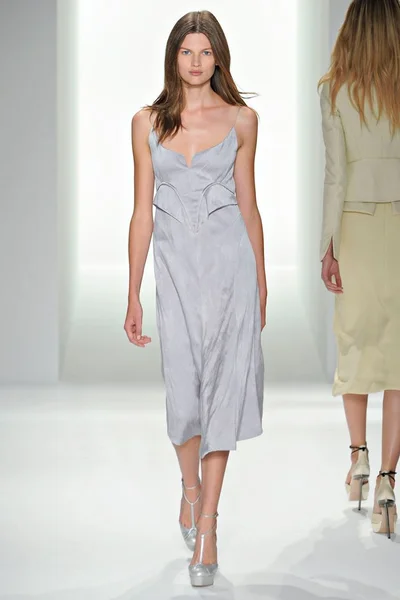 Look 19